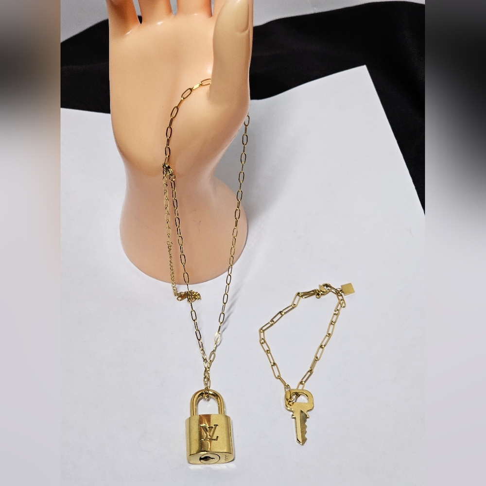LV Number 306 lock& key With Unbranded NECKLACE&BRACELET